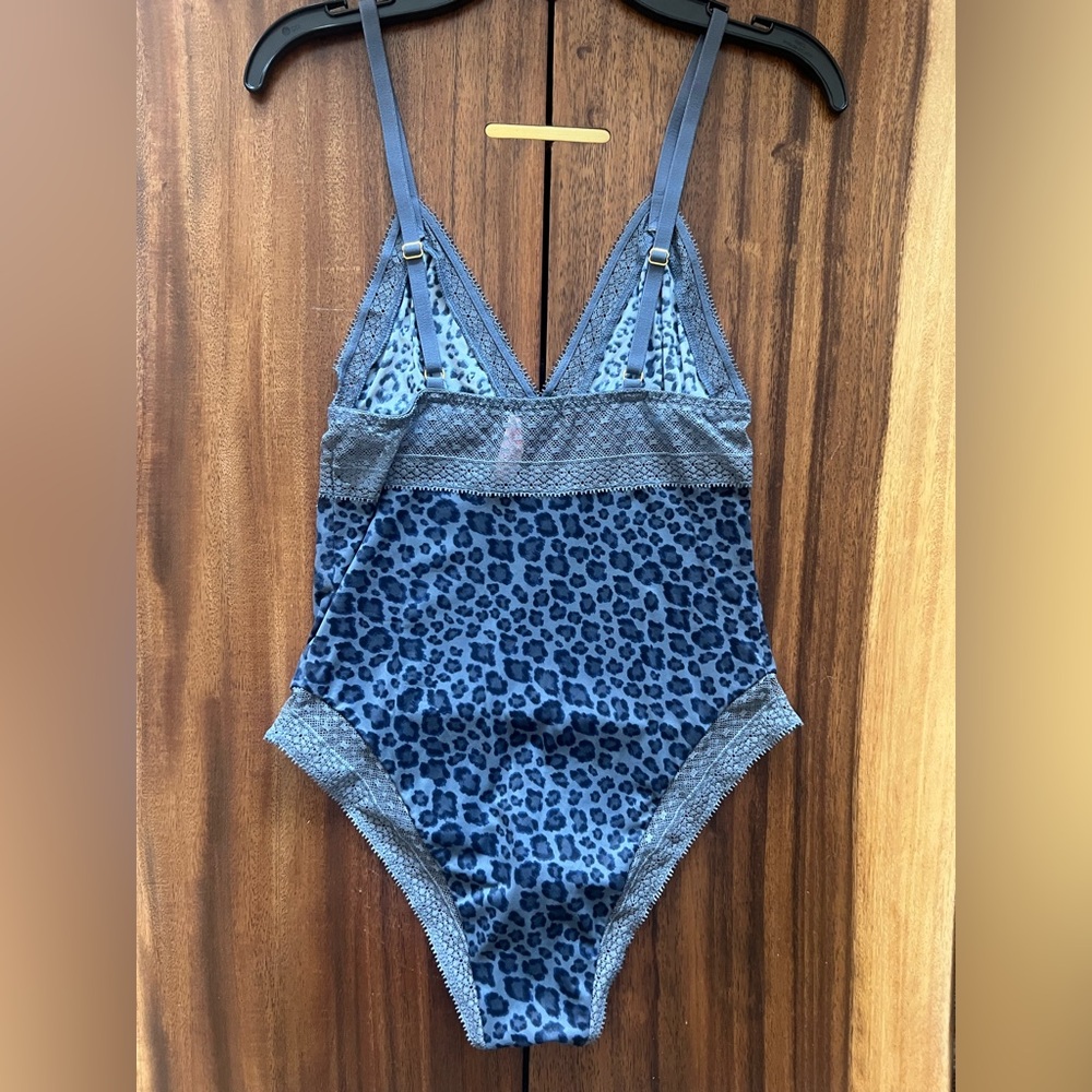 NWT blue cheetah print Victoria’s Secret bodysuit small - Picture 2 of 3